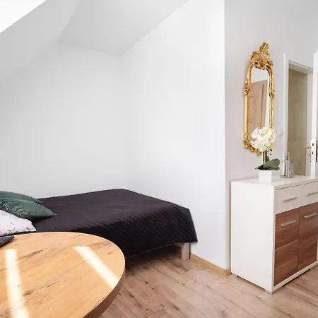 Julia Quarto em Acomodações Particulares *